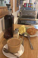 Kelly's Traditional Pie Mash Shop food