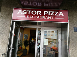 Astor Pizza outside