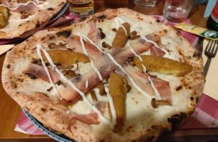 Pizzeria Comm'a Napule food