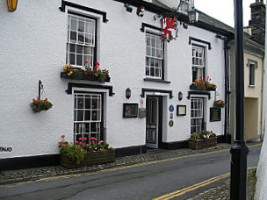The Red Lion Inn outside
