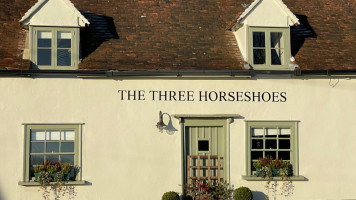 The Three Horseshoes outside