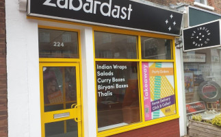 Zabardast The Indian Wrap Company, Whyteleafe inside
