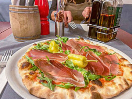 Pizzeria Bar Restaurant Weisses Roessl food