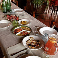 Cascinet De Mondo food