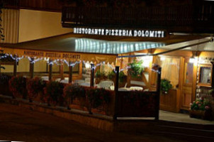 Pizzeria Dolomiti outside