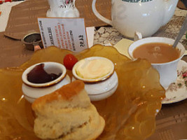 Royal Windsor Carvery And Tea Room food
