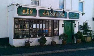 Jasmin Chinese outside