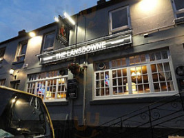 The Lansdowne Inn outside