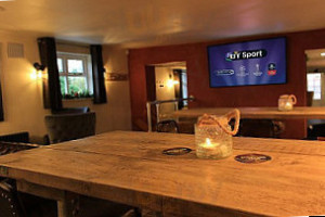 Sportsman Pub Elm inside