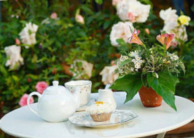 Gingerbread Teashop food