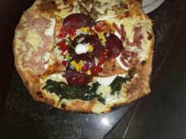 Lucignolo Bella Pizza food