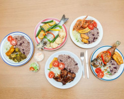 Comrie's Caribbean Cuisine food