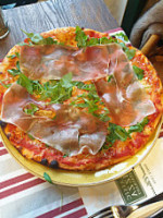 Classic Pizza Magasin food