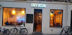 Café Ocean outside