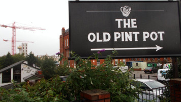 The Old Pint Pot outside
