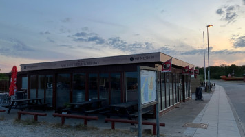 Aalbaek Havnekiosk outside