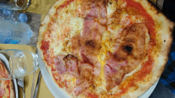 Pizzeria La Piedigrotta food