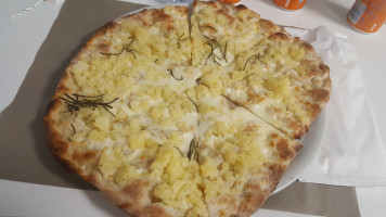Eureka Pizza Al Taglio food