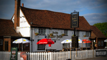 The Olde Leather Bottle outside