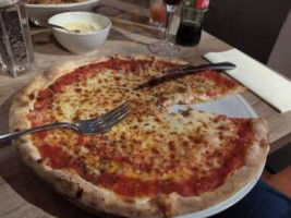 Pizzeria Caprini food