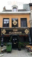 The Claddagh Irish Pub outside