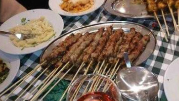 Le A Brochettes food