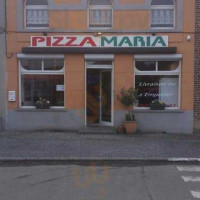 Pizza Maria outside