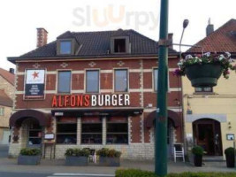 Alfons Burger Groot Bijgaarden outside