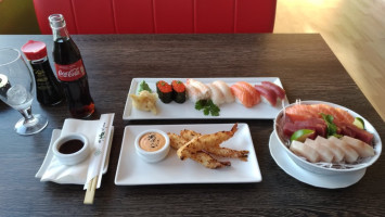 Nira Sushi food