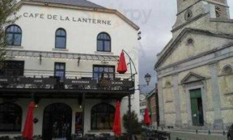 Cafe De La Lanterne outside