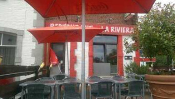 Pizzeria La Riviera outside