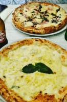 Pizzeria 2 Passi A Toledo food