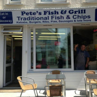 Pete`s Fish And Grill outside