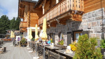 Resceisa Chalet Suites And food