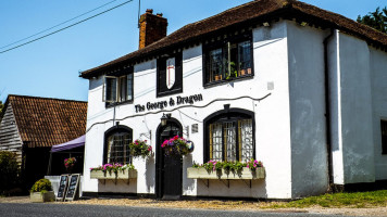The George Dragon Swallowfield outside