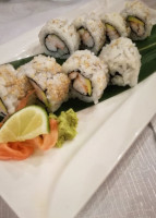 Tonno Salmone Sushi inside