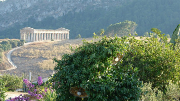 L'agora Di Segesta food