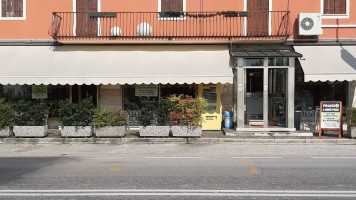 Trattoria Al Laghetto outside