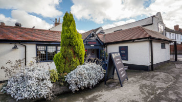 The Bell Inn outside