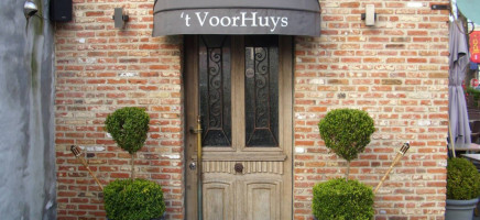 T Voorhuys outside
