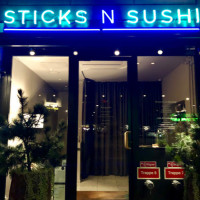 Sticks'n'sushi outside