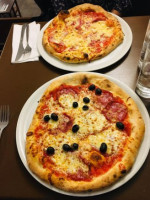 Pizzeria Trattoria Mario food