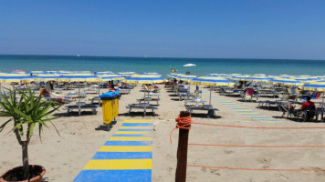 Renzoni Beach inside