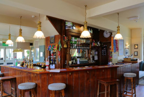 The Three Horseshoes inside