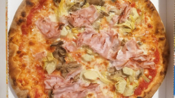 Spazio Pizza Due Punto Zero food