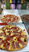 Pizza Amore food
