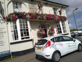 The Watts Arms outside