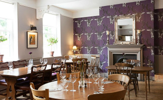 The White Hart Stow food