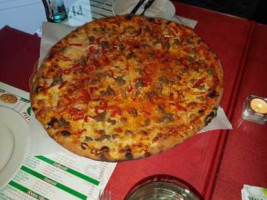 Domino's Pizza Minde food