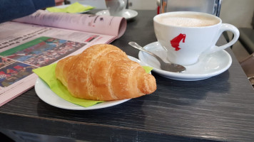 Caffe E Pistacchio food